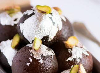 Kala Jamuns with Bread