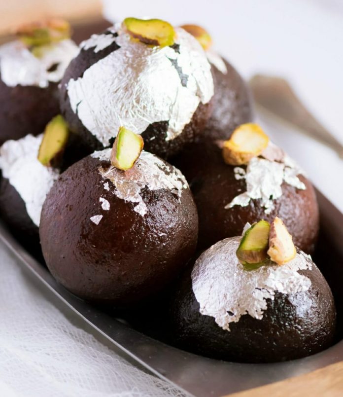 Kala Jamuns with Bread