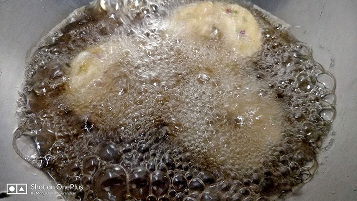 My attempt at making an easy Uzhunnu Vada @ home, without Uzhunnu!