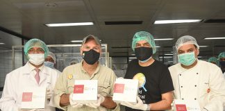 CELEBRITY CHEF & FOUNDER OF WORLD CENTRAL KITCHEN JOSÉ ANDRÉS & CHEF SANJEEV KAPOOR VISIT TajSATS KITCHEN IN MUMBAI TO SUPPORT IHCL’S #MEALSTOSMILES INITIATIVE From left to right – Manish Gupta, CEO – TajSATS; Chef José Andrés – Founder, World Central Kitchen; Chef Sanjeev Kapoor; Chef Rajendra Nayal, executive chef, TajSATS Mumbai