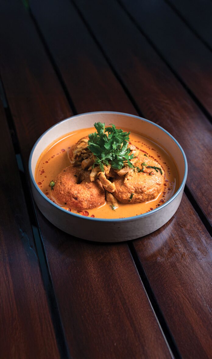 Garelu Chicken Curry with Vada (1)