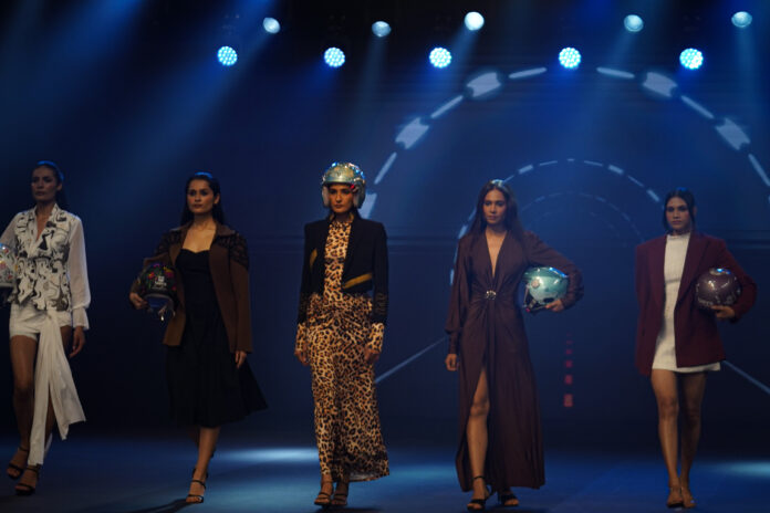 Models Walked the Ramp in Tvarra Helmets (3)
