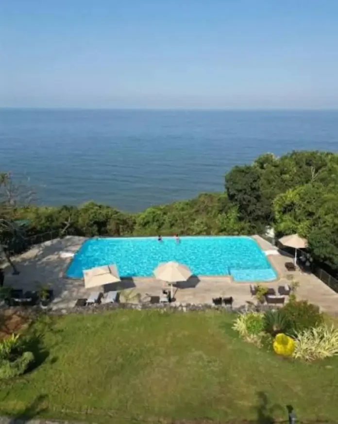 The pool overlooking the Arabian Sea at Cintacor Island Resort, Karwar The pool overlooking the Arabian Sea at Cintacor Island Resort, Karwar